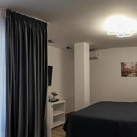 Emma S R L فندق بوخارست