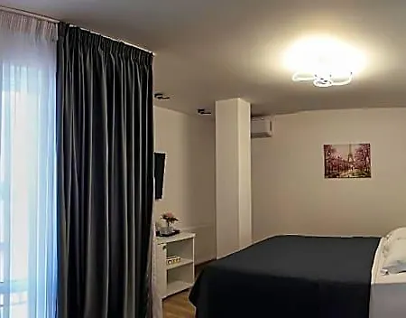 Emma S R L Hotel