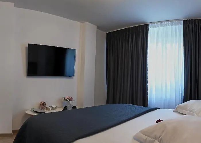 Отель Emma Colentina 4*